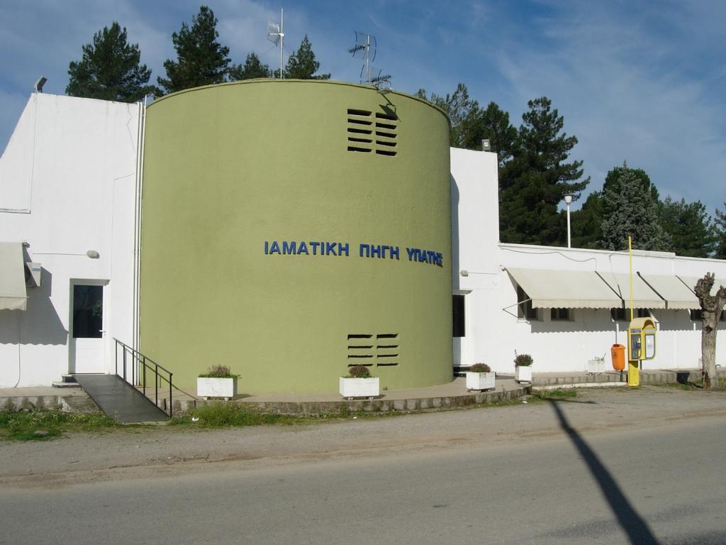 Hotel Prigipikon Suites And Sofites Loutra Ipatis Buitenkant foto