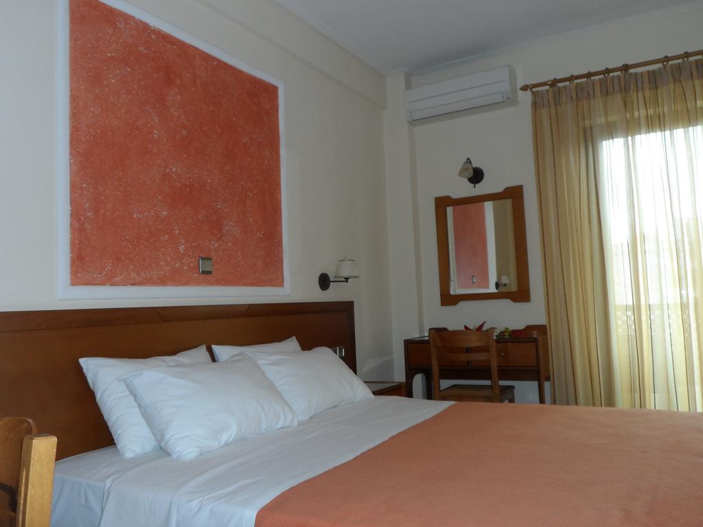 Hotel Prigipikon Suites And Sofites Loutra Ipatis Buitenkant foto