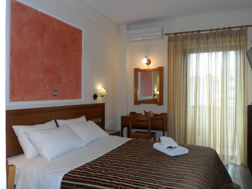Hotel Prigipikon Suites And Sofites Loutra Ipatis Buitenkant foto