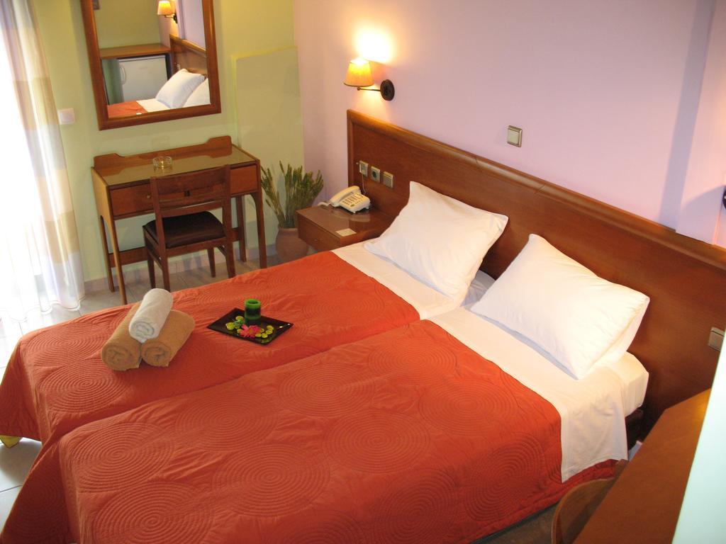 Hotel Prigipikon Suites And Sofites Loutra Ipatis Buitenkant foto