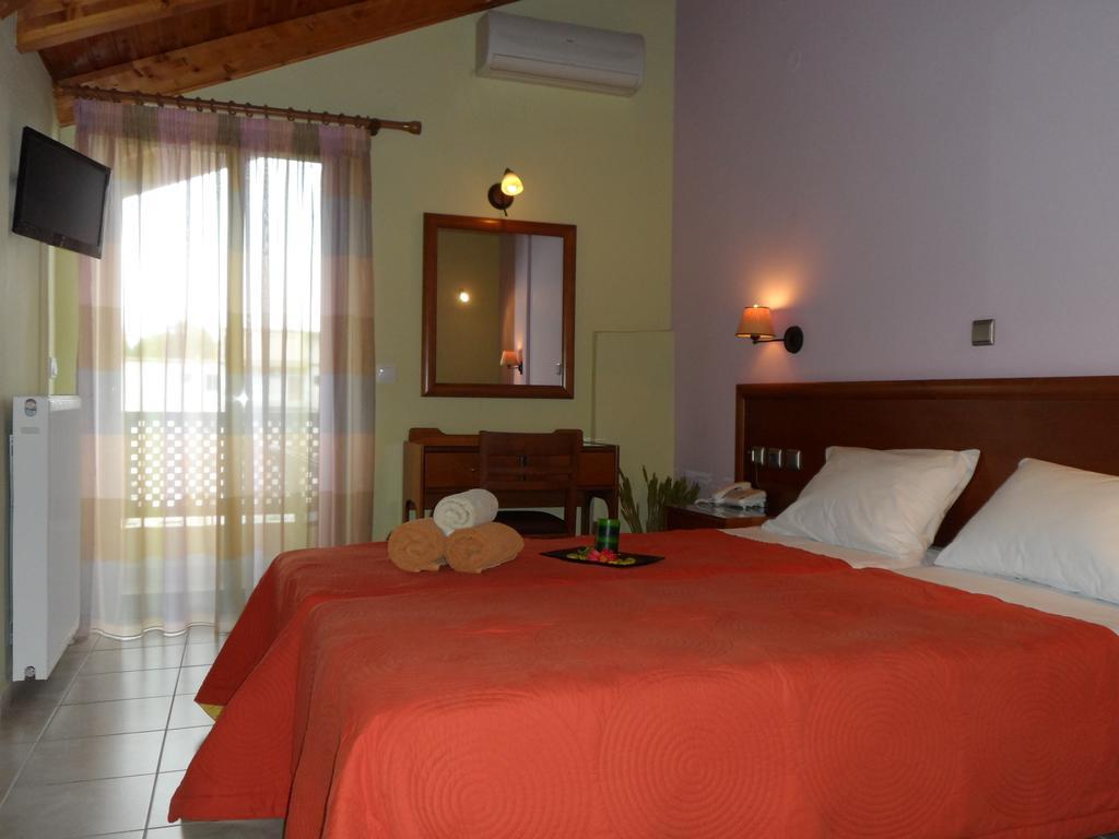 Hotel Prigipikon Suites And Sofites Loutra Ipatis Buitenkant foto