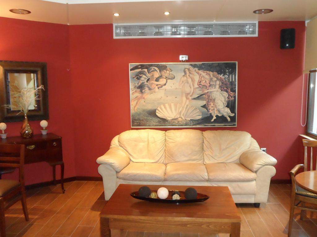 Hotel Prigipikon Suites And Sofites Loutra Ipatis Buitenkant foto