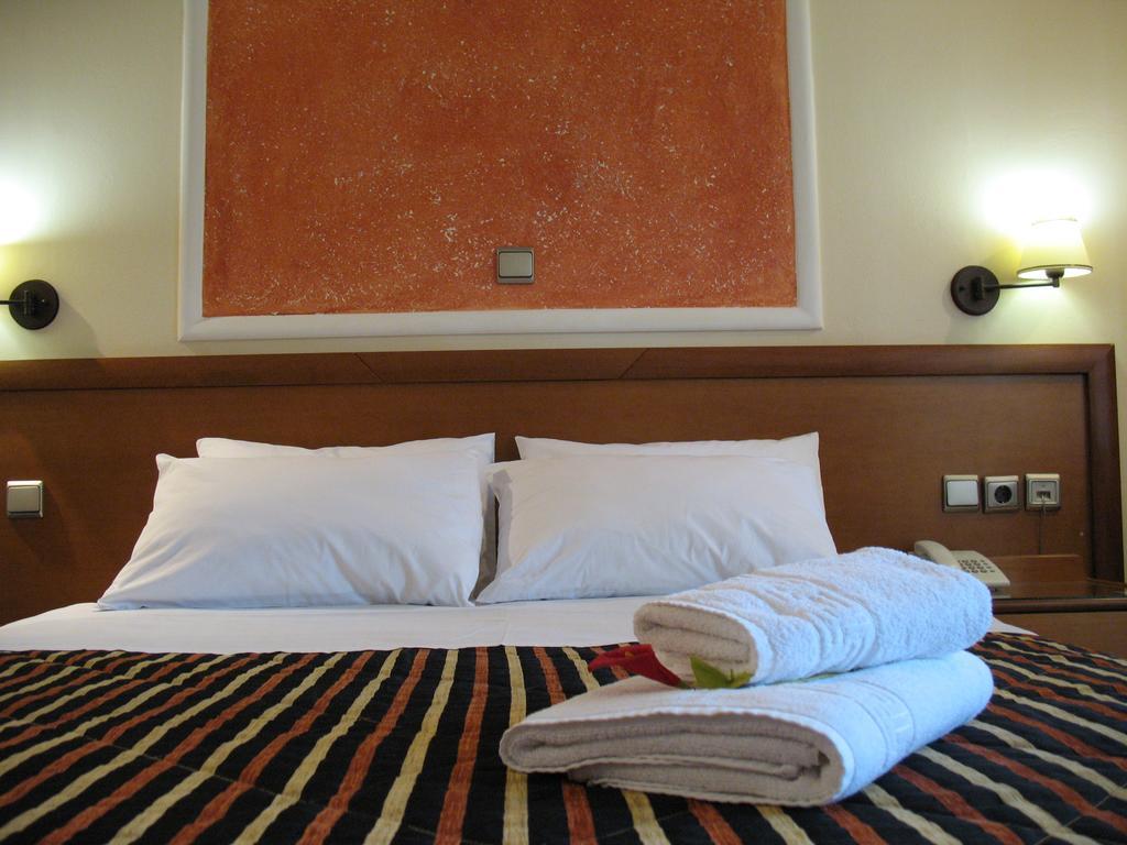 Hotel Prigipikon Suites And Sofites Loutra Ipatis Buitenkant foto