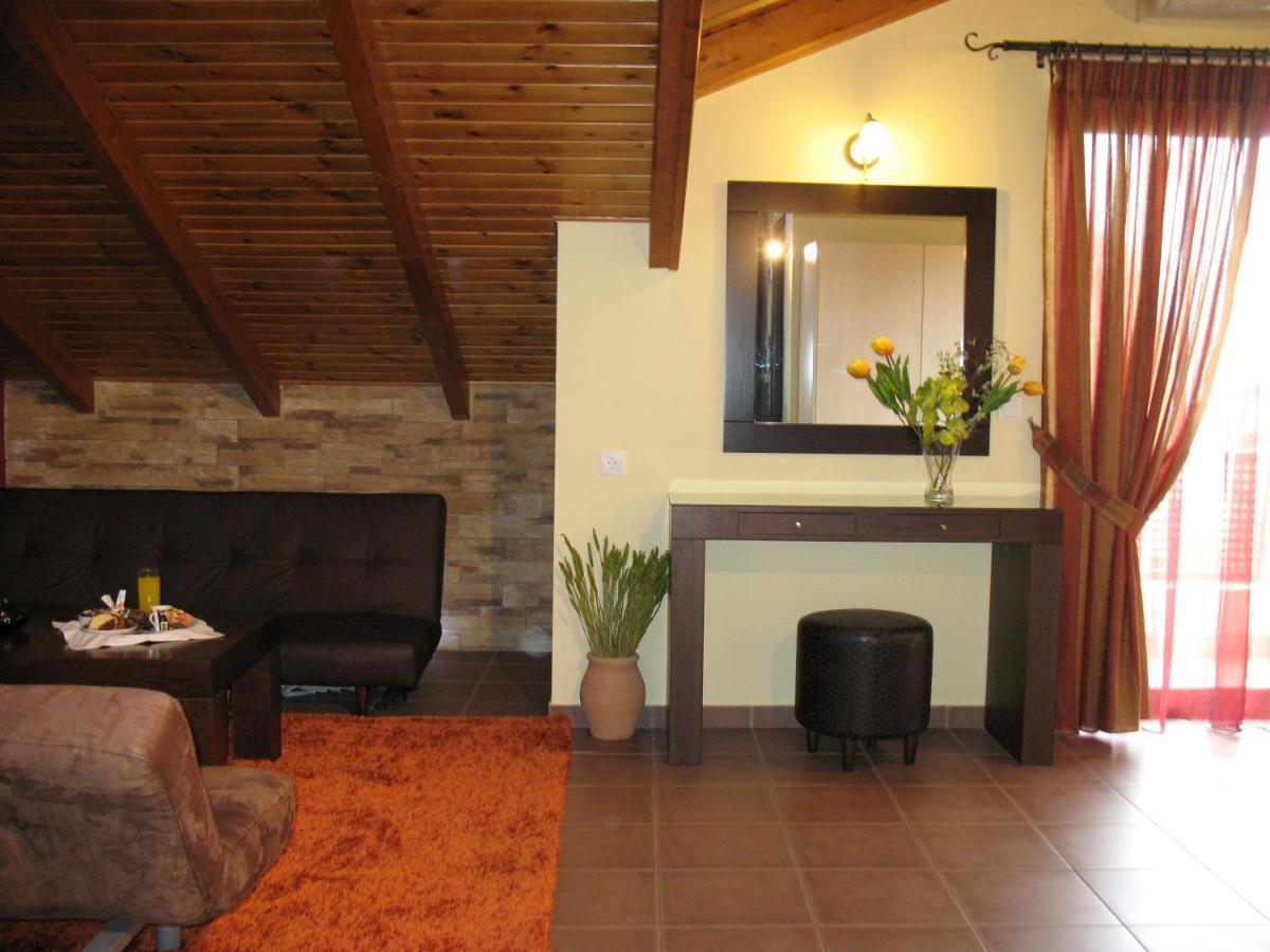 Hotel Prigipikon Suites And Sofites Loutra Ipatis Buitenkant foto