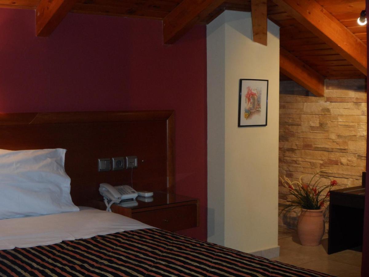Hotel Prigipikon Suites And Sofites Loutra Ipatis Buitenkant foto