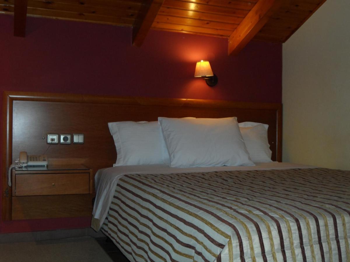 Hotel Prigipikon Suites And Sofites Loutra Ipatis Buitenkant foto