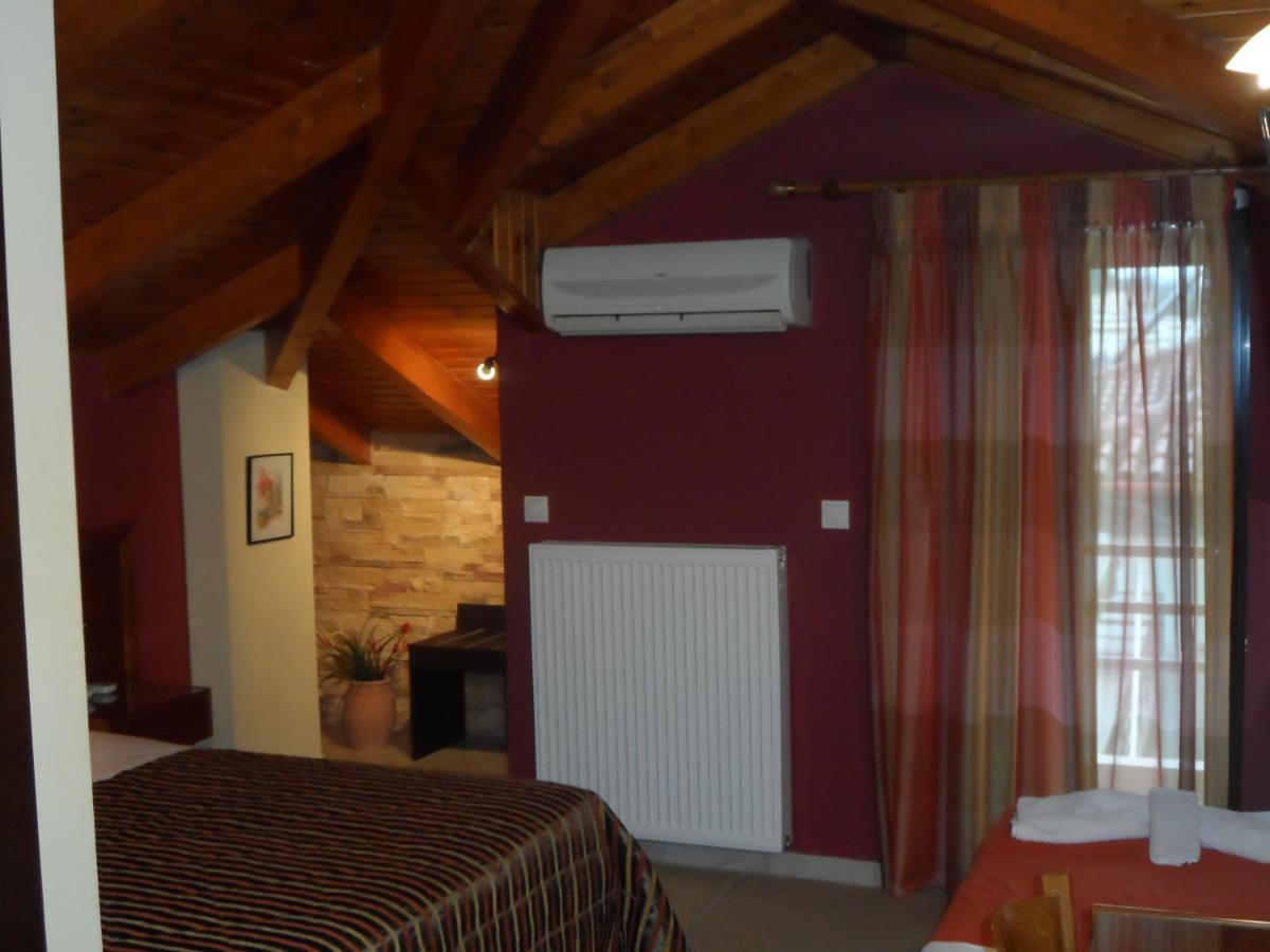 Hotel Prigipikon Suites And Sofites Loutra Ipatis Buitenkant foto