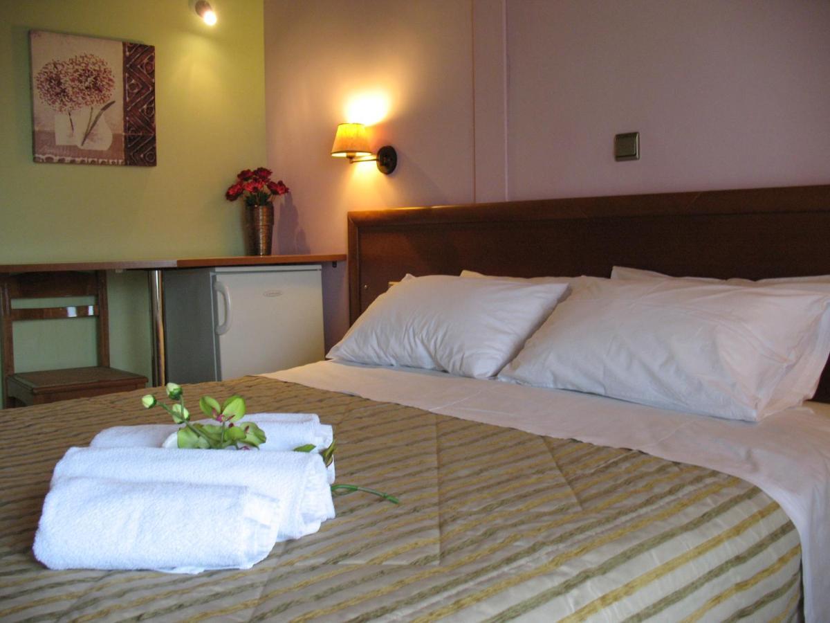 Hotel Prigipikon Suites And Sofites Loutra Ipatis Buitenkant foto