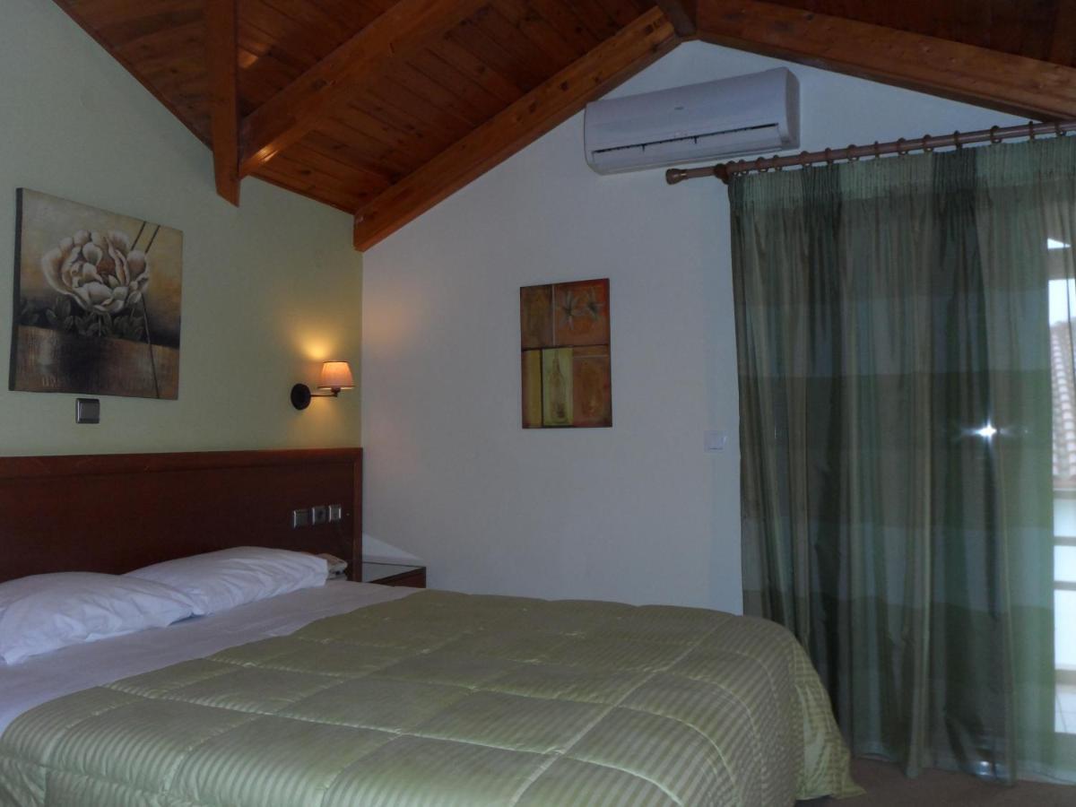 Hotel Prigipikon Suites And Sofites Loutra Ipatis Buitenkant foto