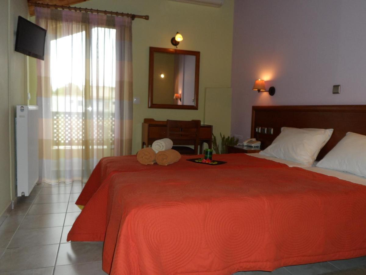 Hotel Prigipikon Suites And Sofites Loutra Ipatis Buitenkant foto