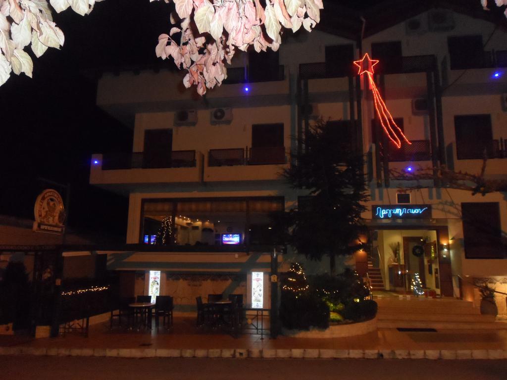 Hotel Prigipikon Suites And Sofites Loutra Ipatis Buitenkant foto