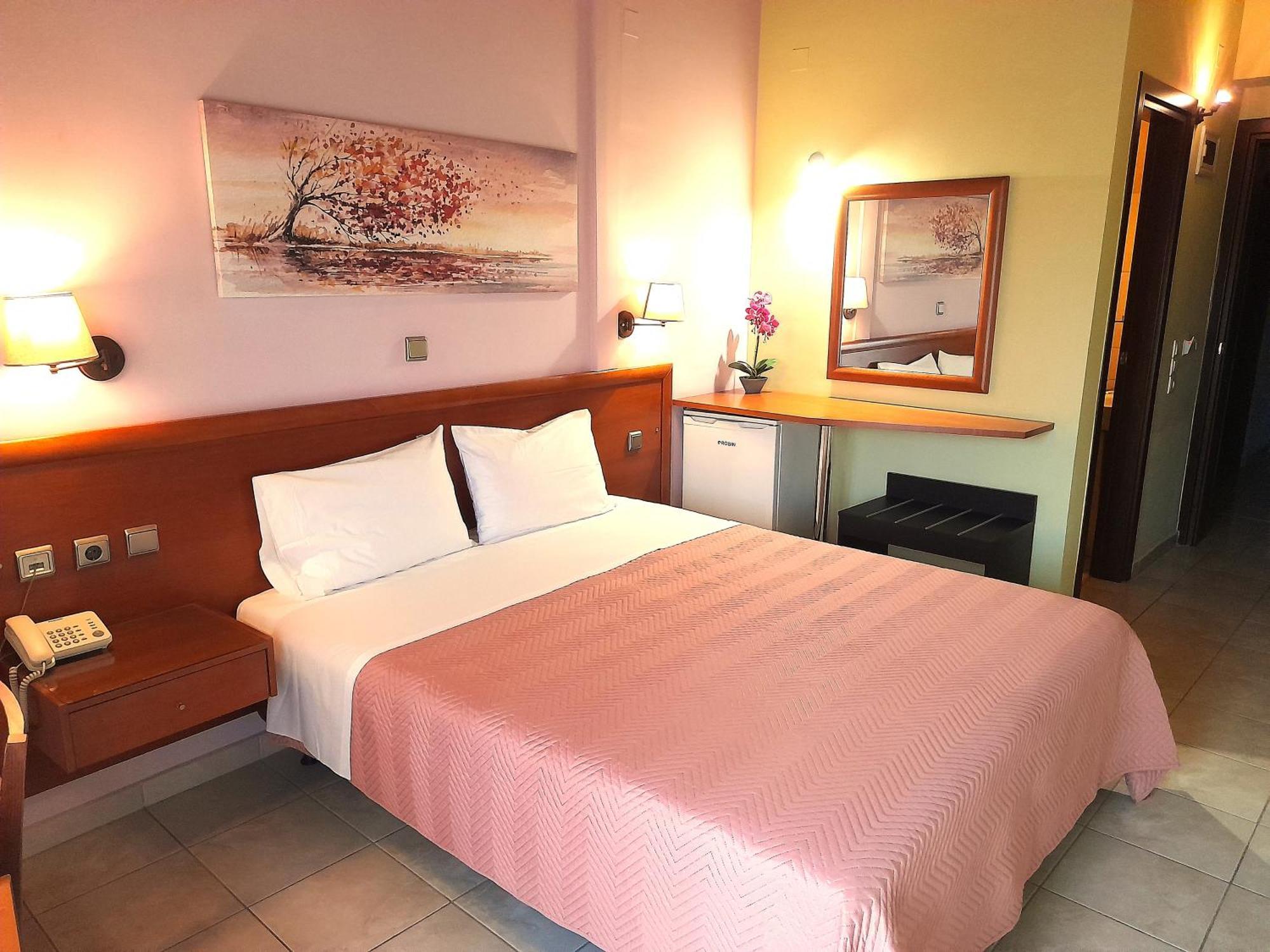 Hotel Prigipikon Suites And Sofites Loutra Ipatis Buitenkant foto
