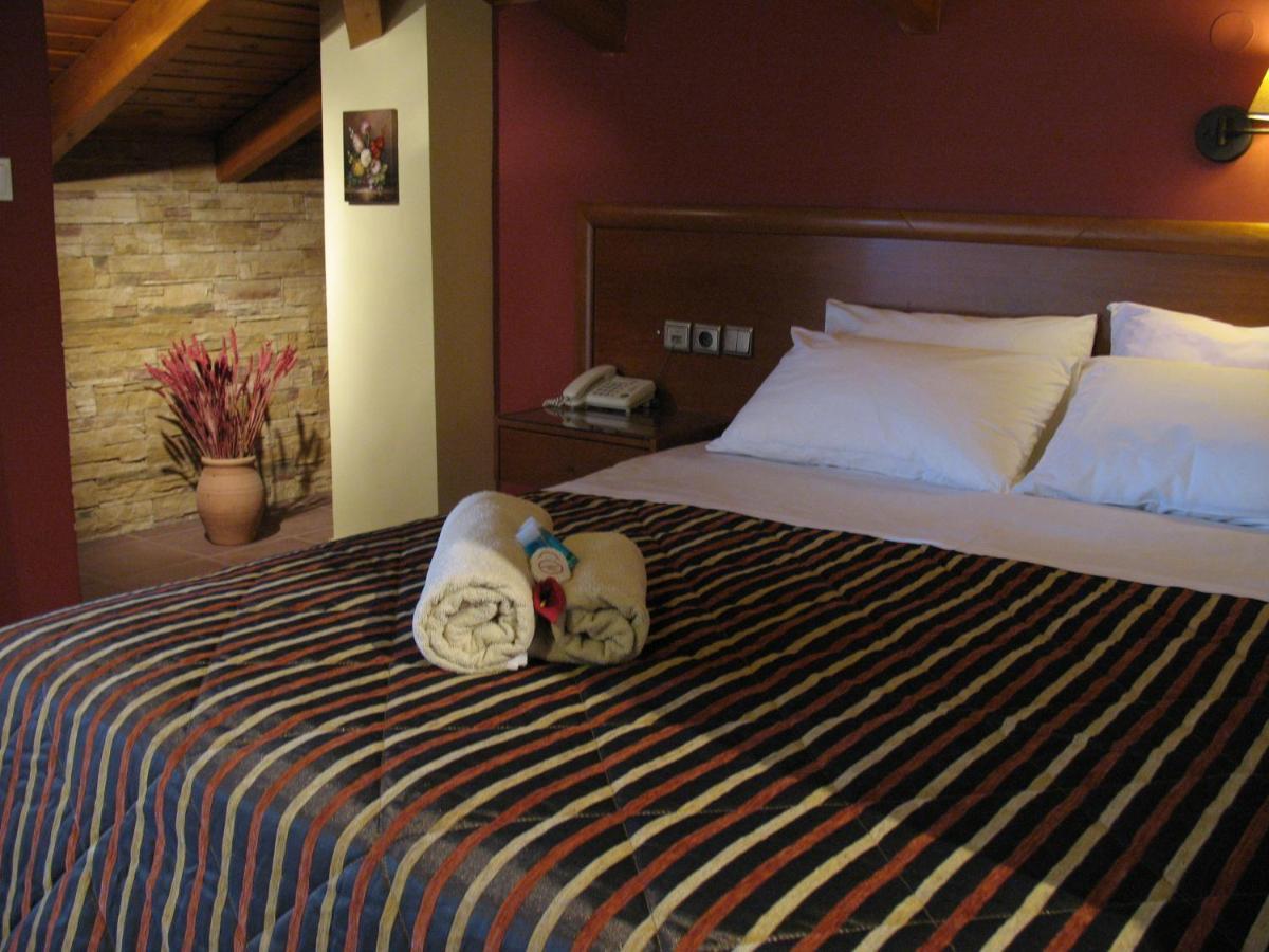 Hotel Prigipikon Suites And Sofites Loutra Ipatis Buitenkant foto